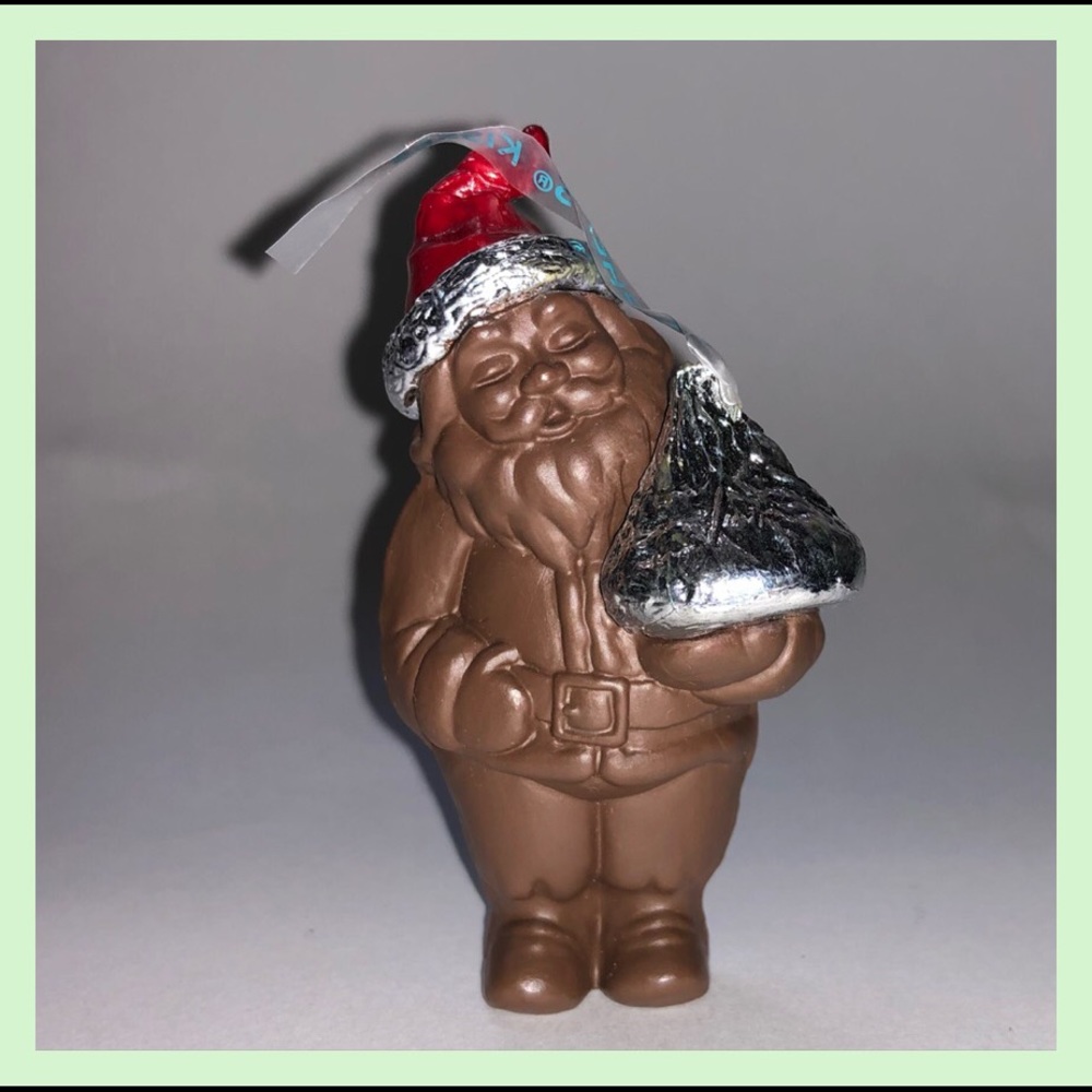 HALLMARK & HERSHY’S KISSES: "A Kiss From Santa”